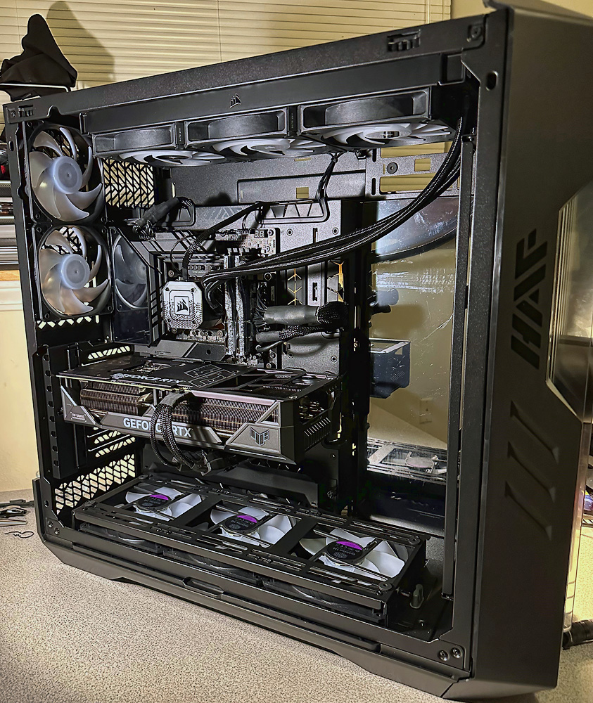 HAF 700 EVO Maximus Build c 1000p.jpg