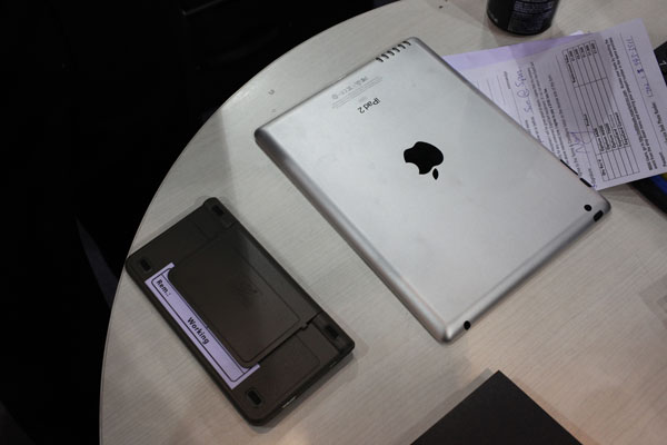 ipad2showf2.jpg