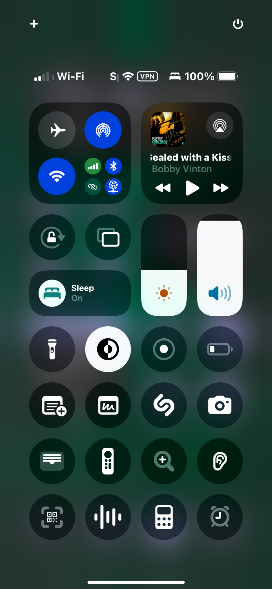 iPhone 13PM Control Center iOS18.PNG