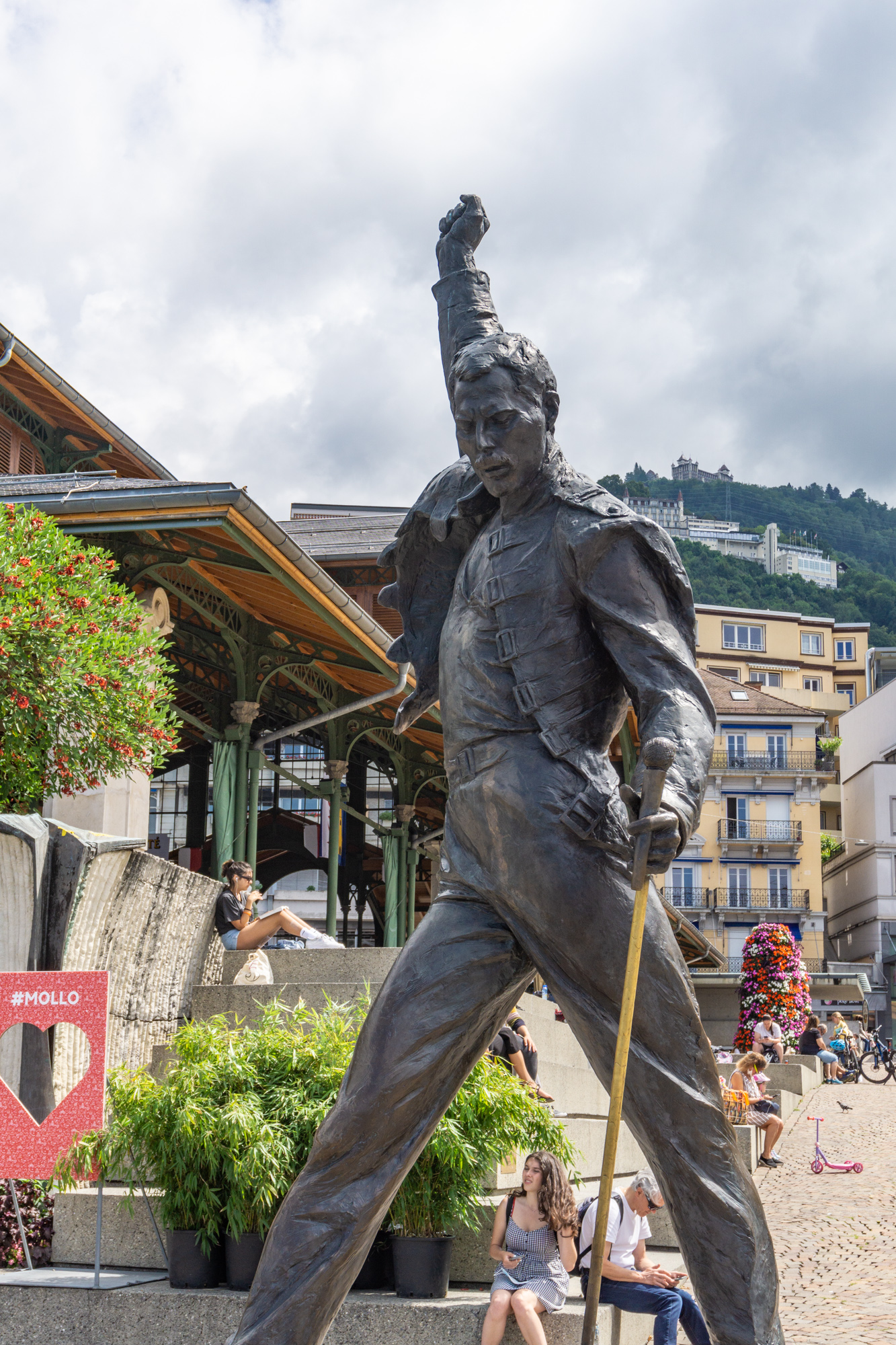 Montreux 2000px-5.jpg