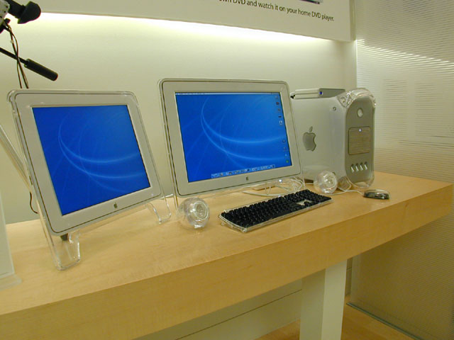 new-powermac--two-displays.jpg