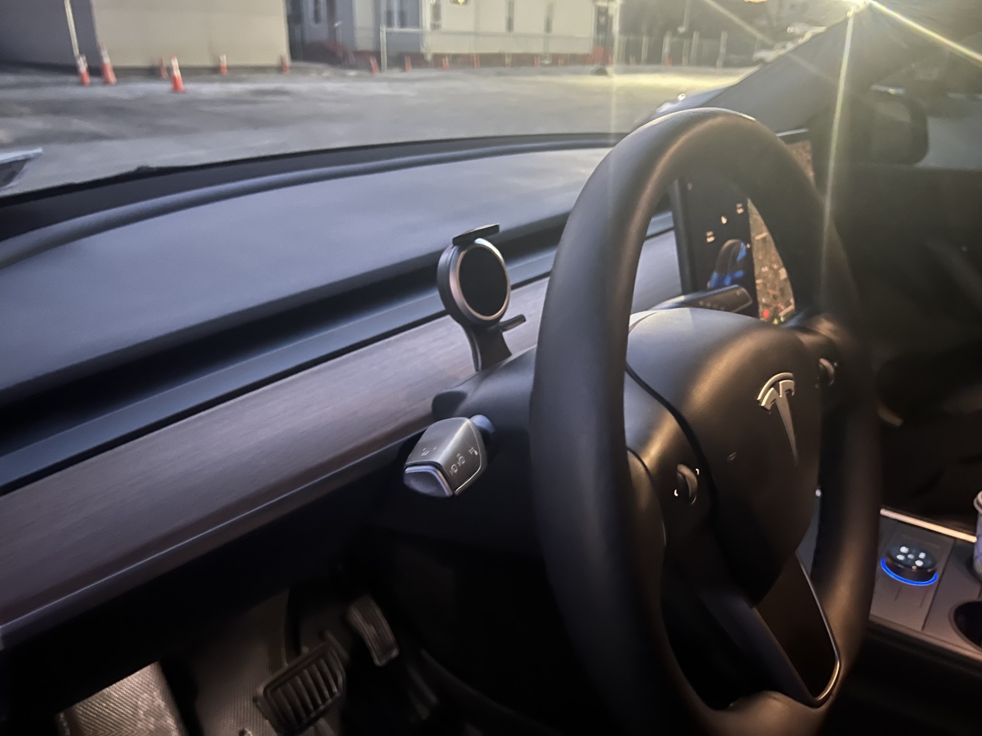 wireless charging mount side.jpg