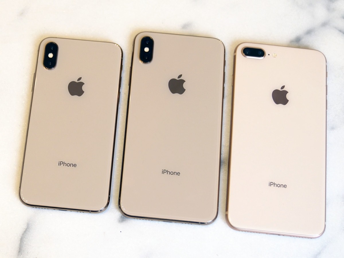 iphone-xs-vs-iphone-8-gold.jpg