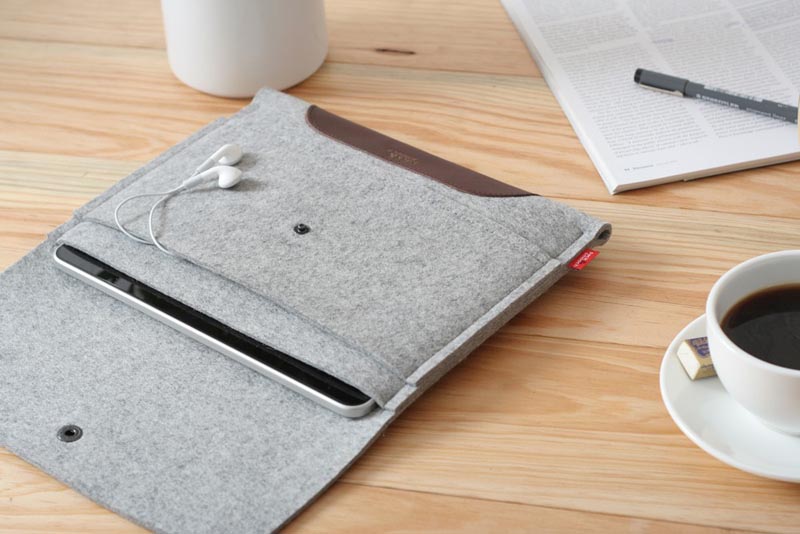 handmade_merino_wool_felt_ipad_sleeve_1.jpg