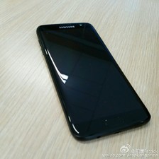 Glossy-black-Galaxy-S7-edge-leaks.jpg