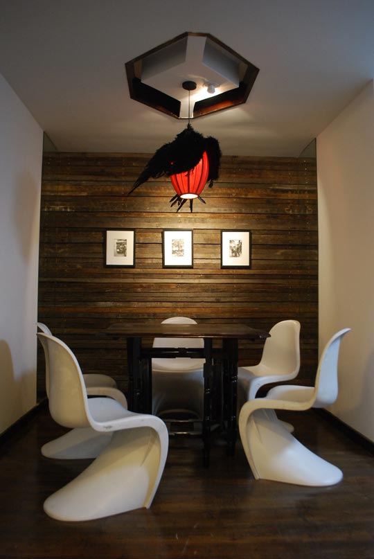 012010shanghai-apartment-dining-room-1.jpg