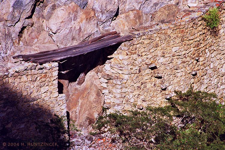 machu_picchu_inca_drawbridge(14_0326).jpg