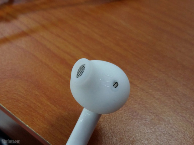 samsung-galaxy-s6-earbuds-1.jpg