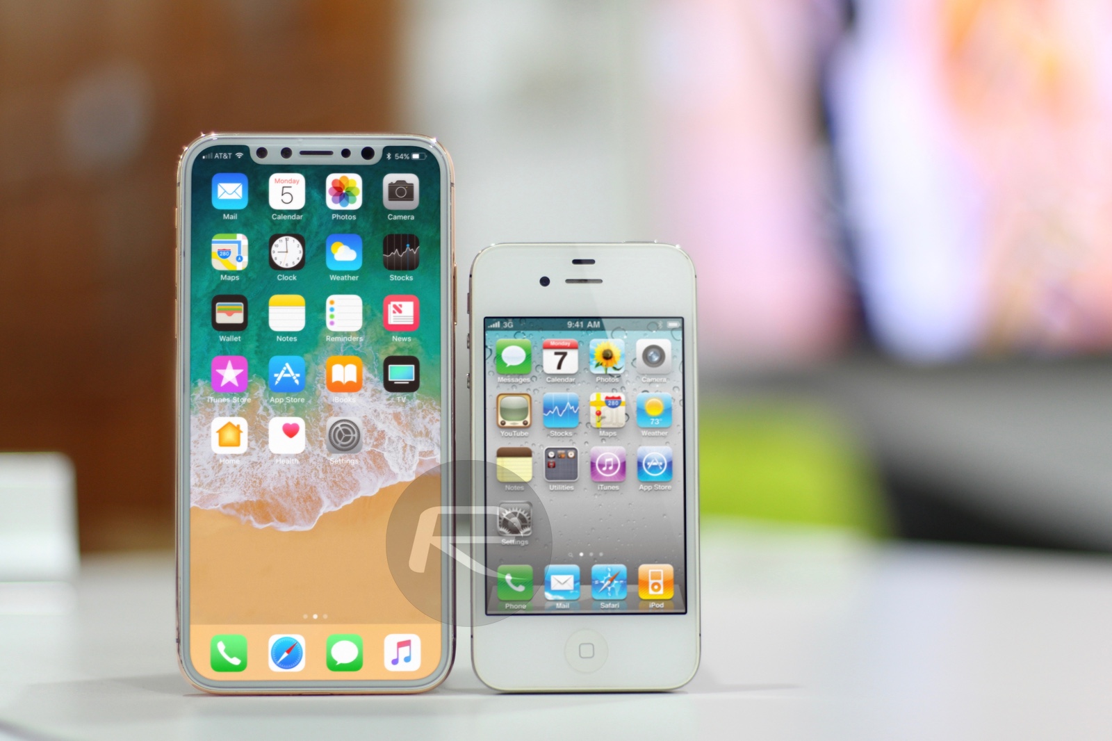 white-iPhone-8-with-iPhone-4-4s.jpg