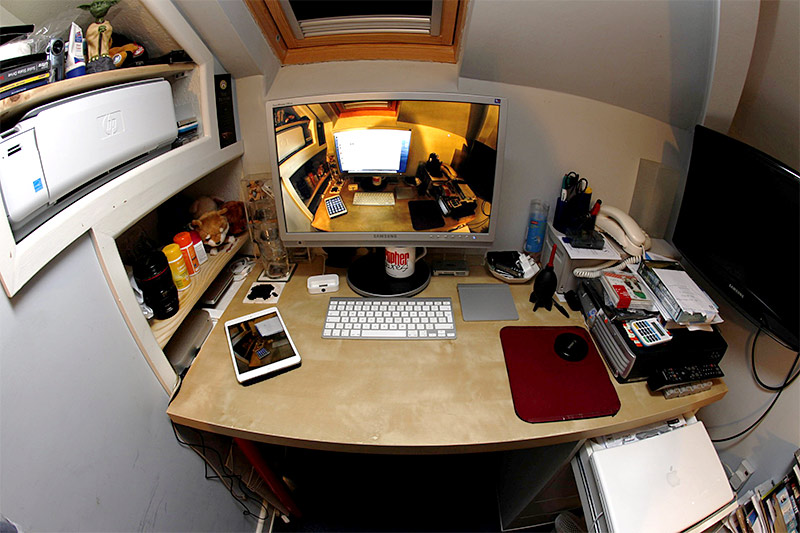 desk_apr_2013.jpg