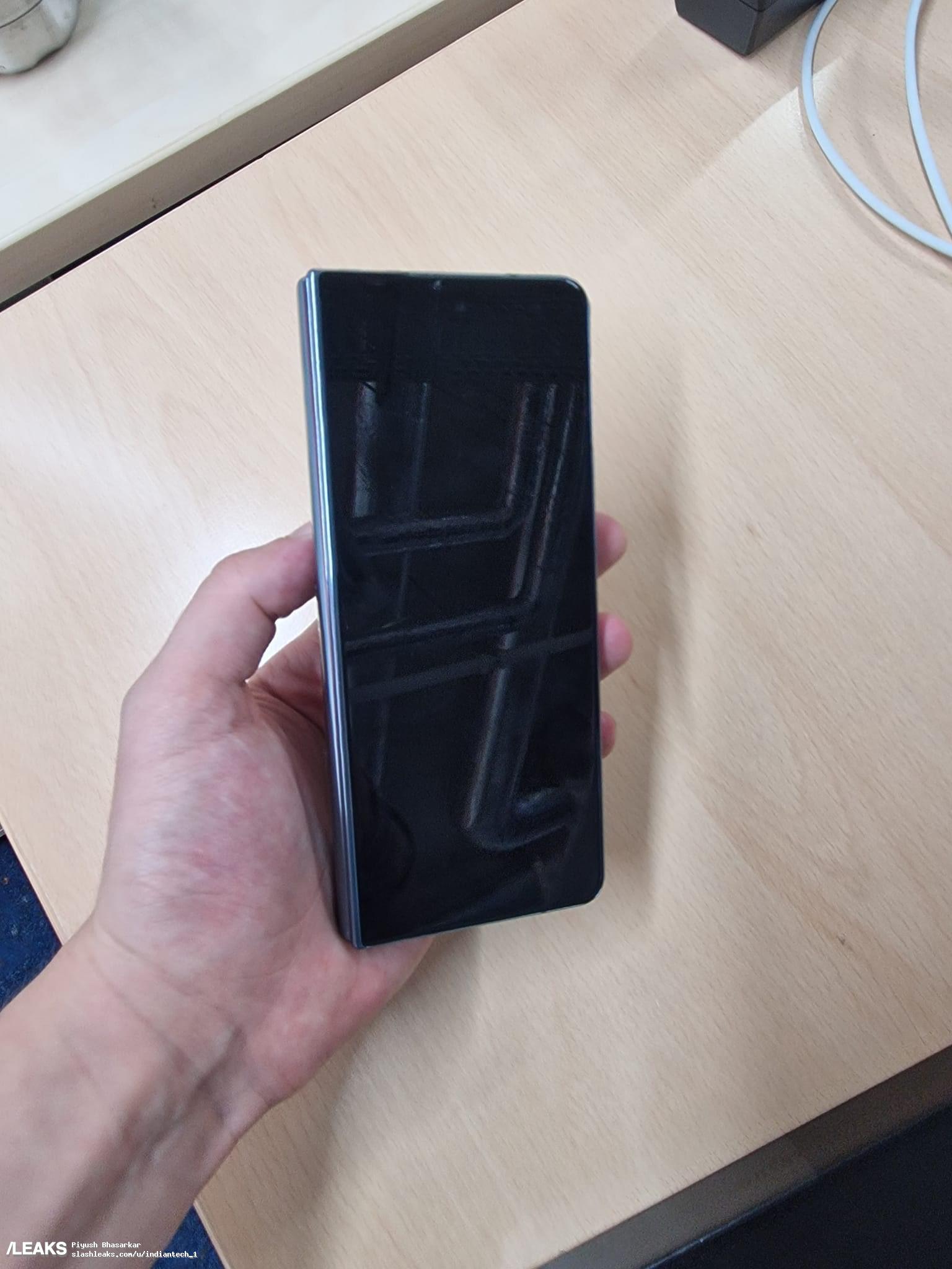 samsung-galaxy-z-fold4-live-images-leaked-799.jpg