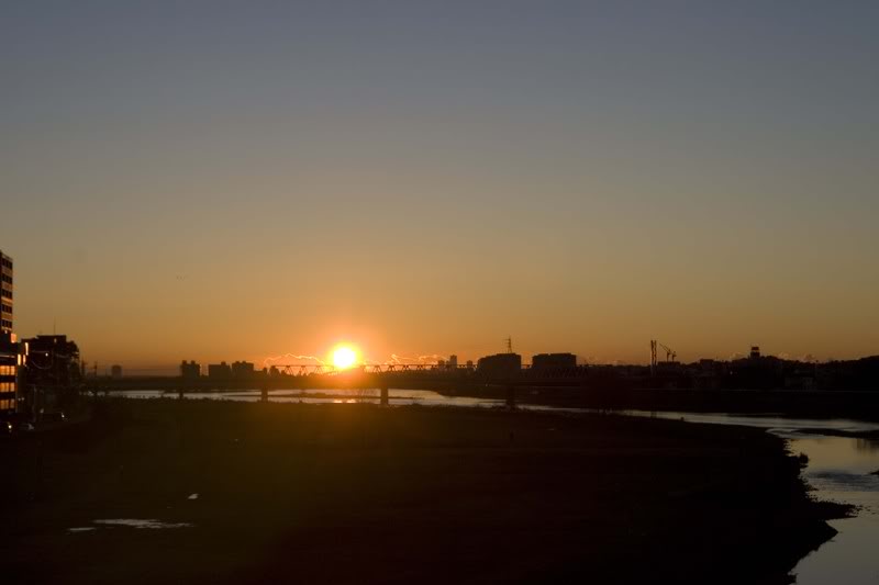 Sunrise_at_Tamagawa_1443.jpg