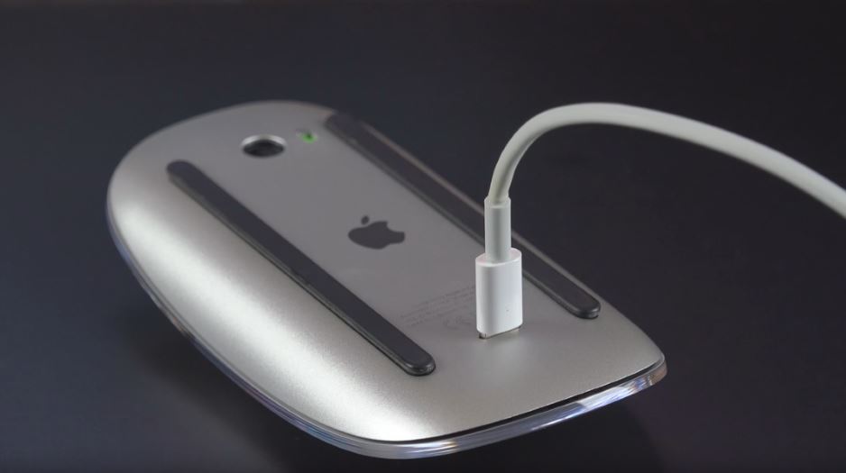 magic_mouse_2_charging.jpg