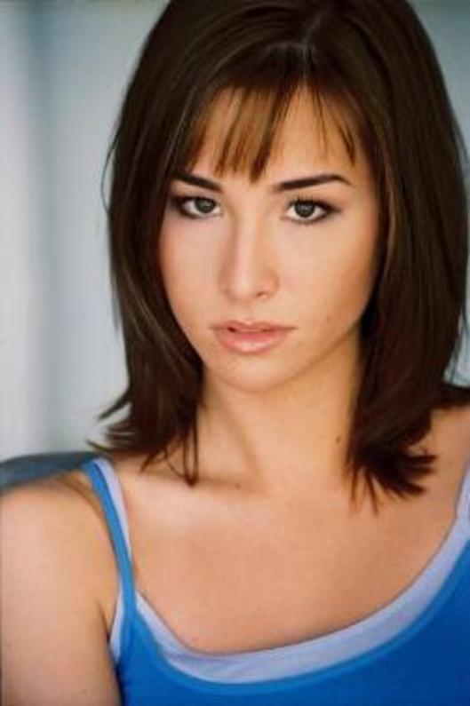 Allison_Scagliotti-stunning_thumb_585x795.jpg