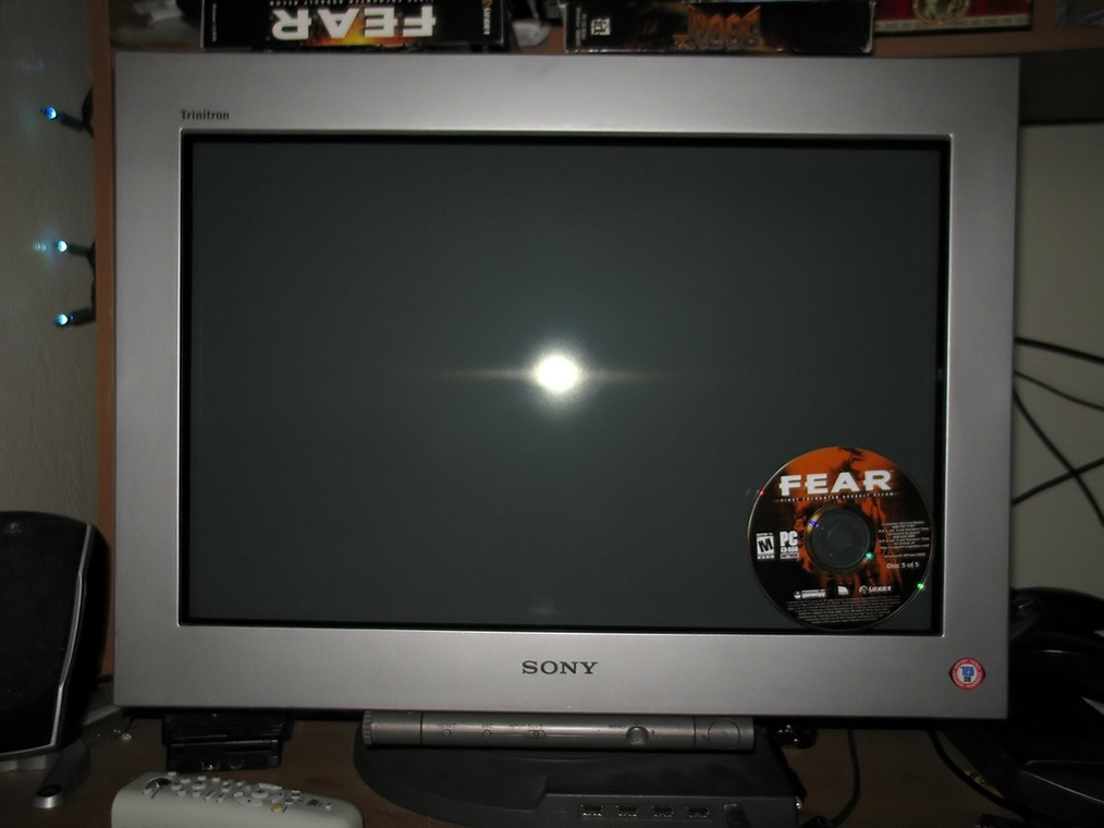 fw900_cdrom.jpg