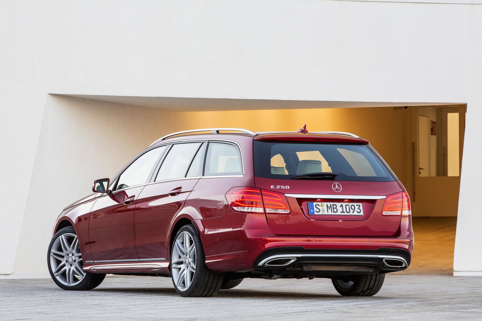 2013-Mercedes-Benz-E-Class-Estate-E250-rear.jpg