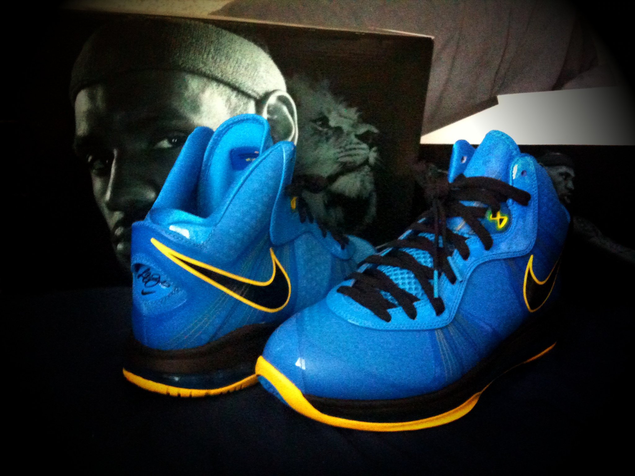 lebron8v2entourageiphon.jpg