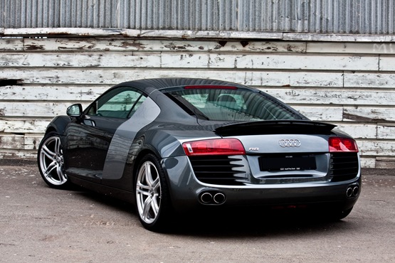 audir8-06-thumb.jpg