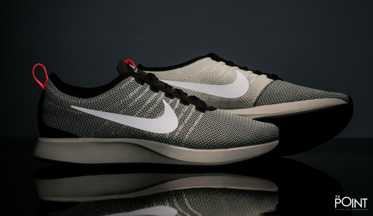 sneakers-men-nike-dualtone-racer-black-white.jpg