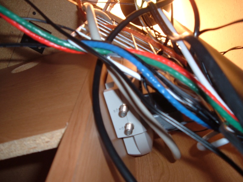 deskcabling5zx5.jpg