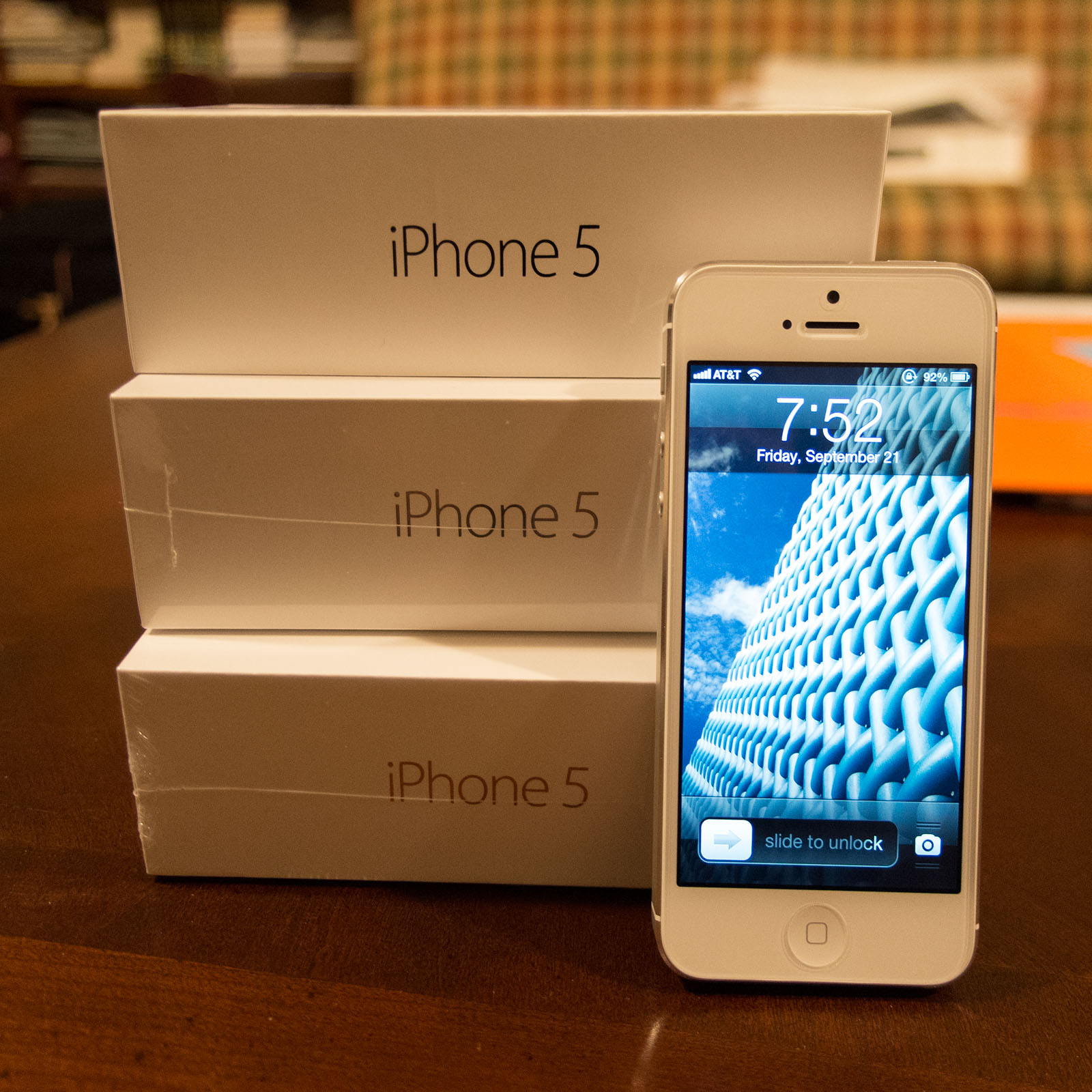 mr_iphone5purchase-092112.jpg