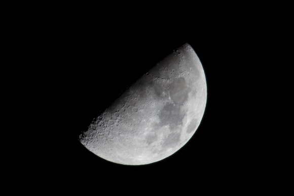 Cropped-image-of-the-moon-580x386.jpg