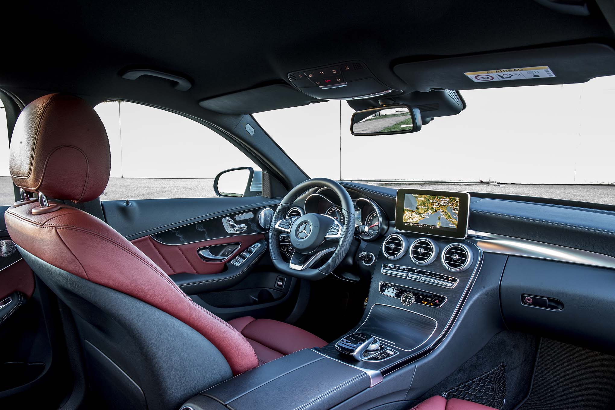 2015-Mercedes-Benz-C400-interior.jpg