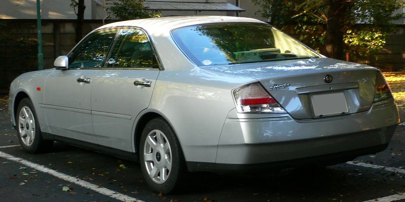 800px-1999_Nissan_Gloria_02.jpg