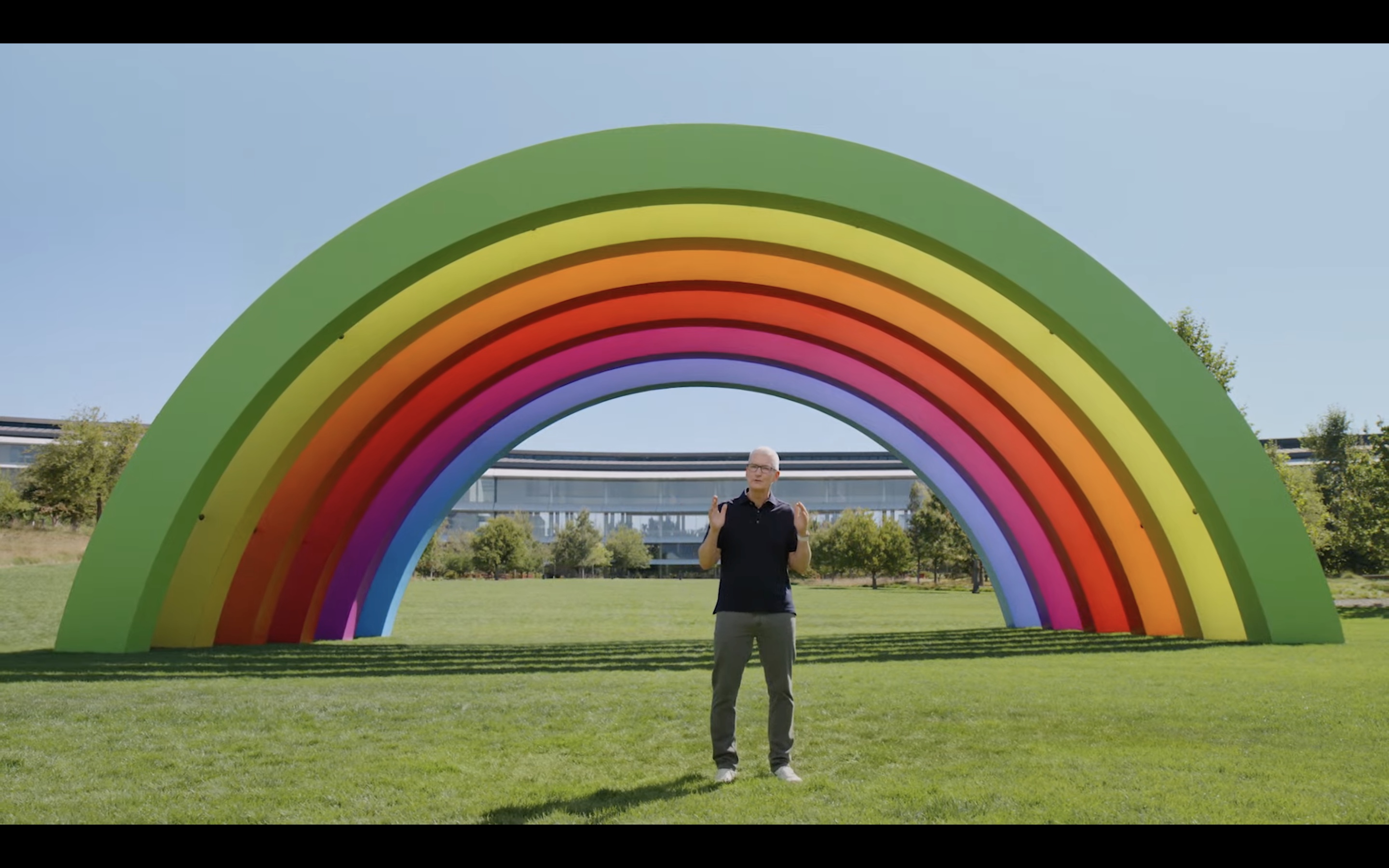 Apple-Tim-Cook-rainbow.jpg