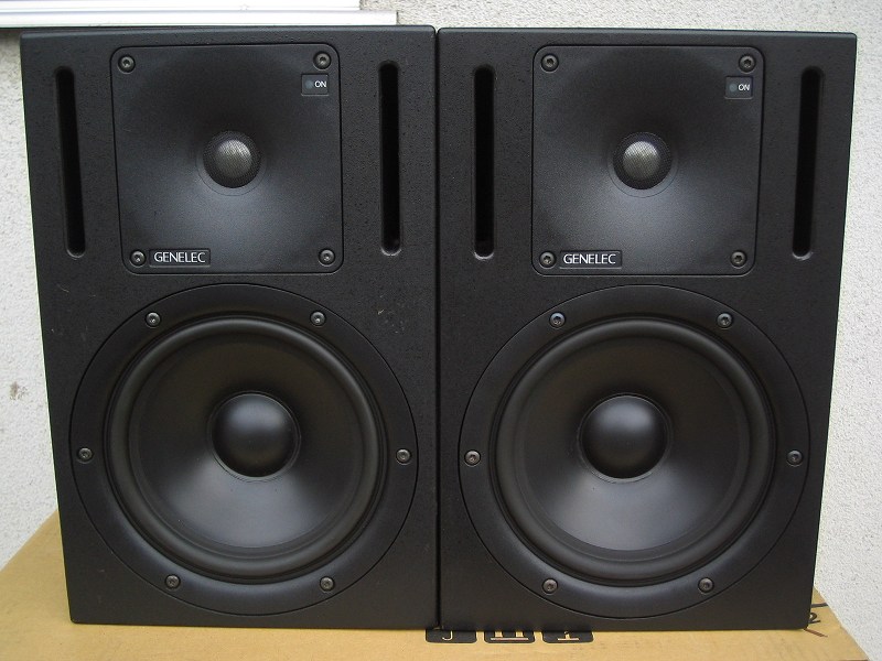 genelec_1030a_2_001.jpg