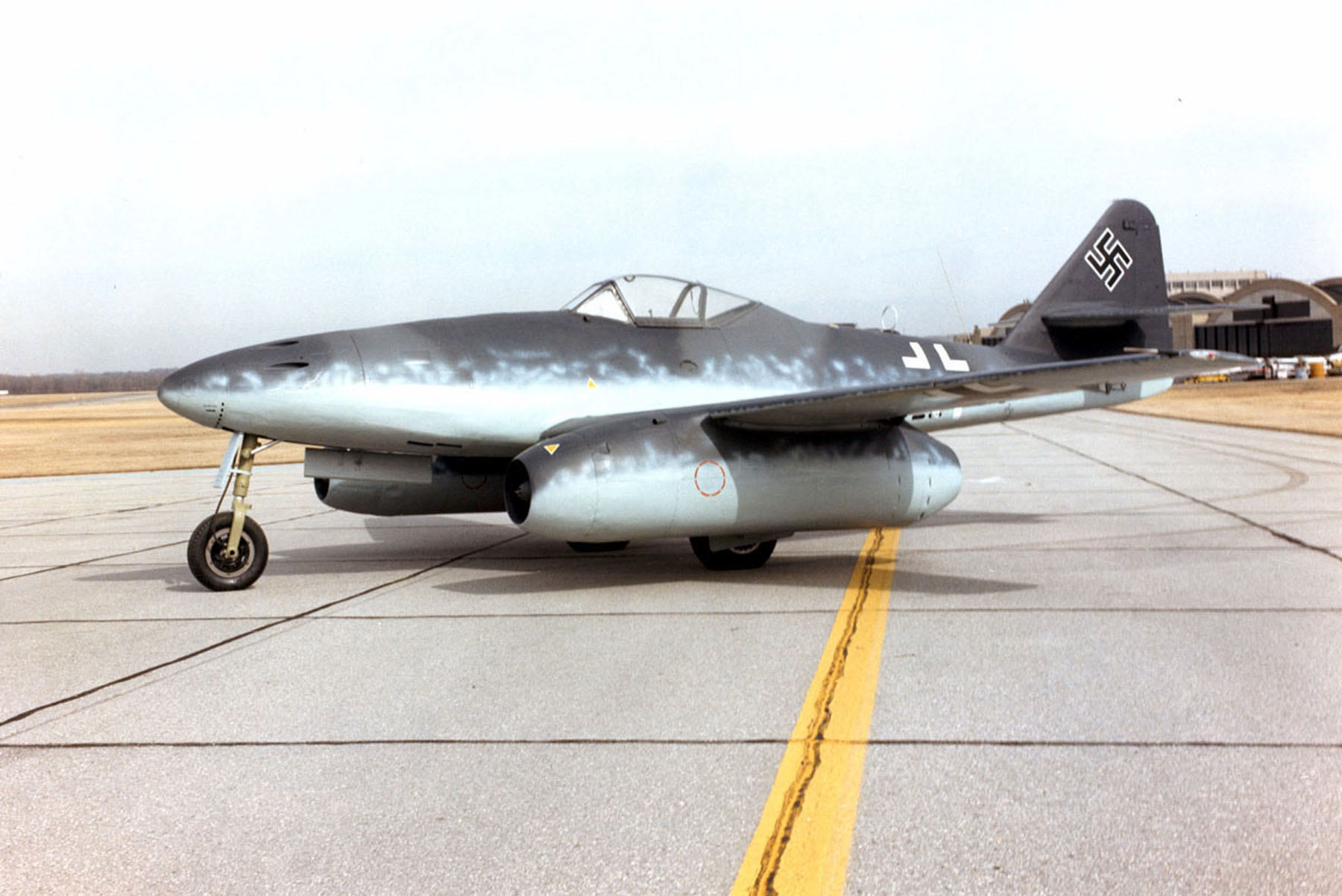 Messerschmitt_Me_262A_at_the_National_Museum_of_the_USAF.jpg