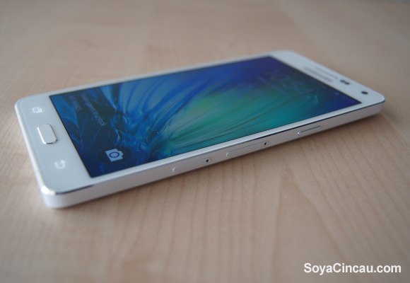 150108-samsung-galaxy-a5-review-05.jpg