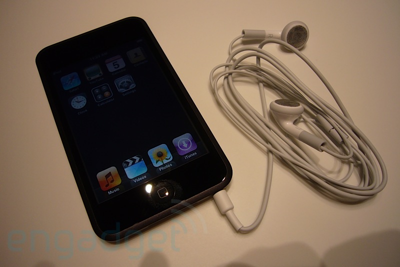 ipod-touch-hands-on-01.jpg