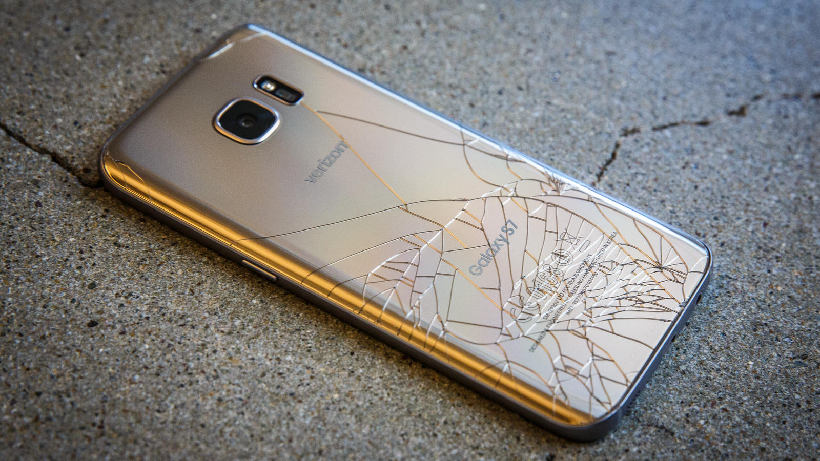 samsung-s7-cracked-broken-6654-001.jpg