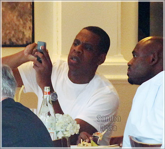 jayz-iphone4.jpg