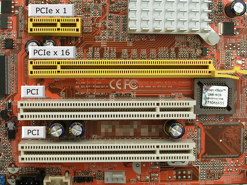 Datei:PCI und PCIe Slots.jpg