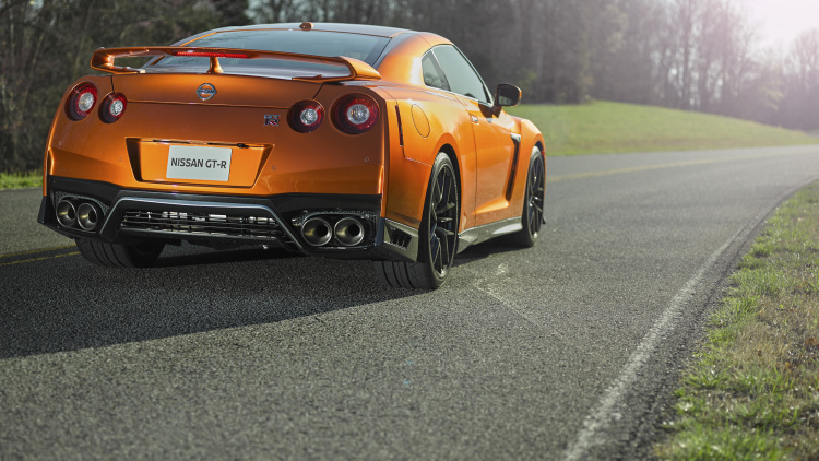 2017-nissan-gtr-12-1.jpg