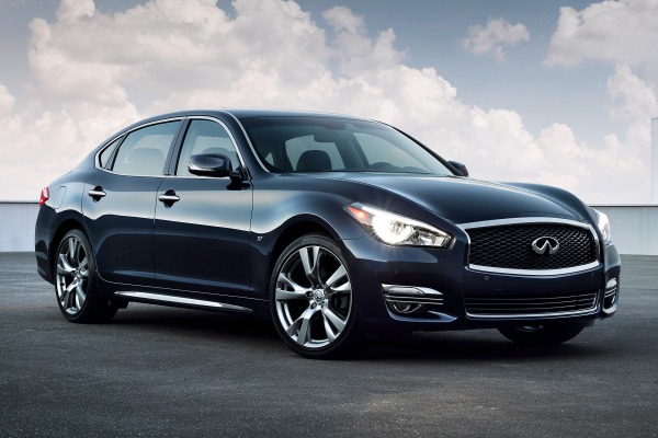 2015_infiniti_q70_sedan_l_fq_oem_2_600.jpg