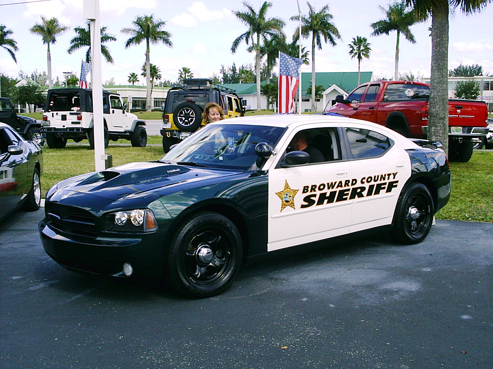 Broward_County_FL_Sheriff_2010_Charger_Hemi.jpg