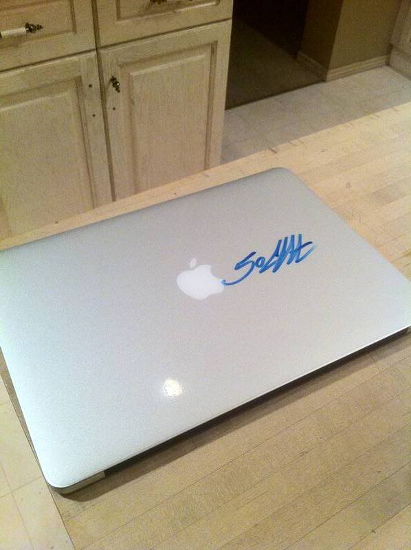 macbookairsignedby50cent.jpg