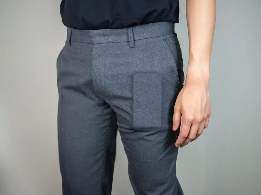 phone-bulge-inside-trousers-man-close-up-207079513.jpg
