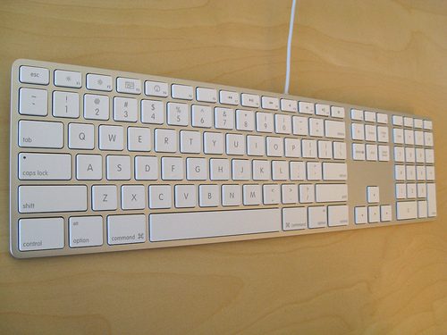 3948d1197236861-new-apple-keyboard-windows-xp-help-1119450088_7c11708855.jpg