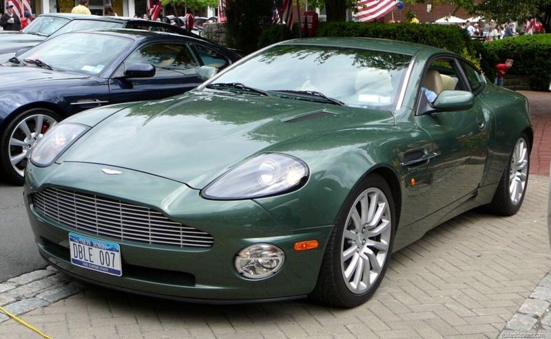 Aston_Martin_Vanquish_green1.jpg