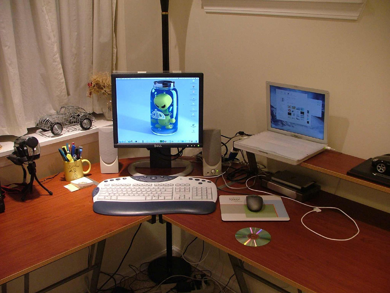 newdesk1.JPG