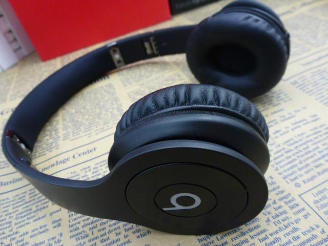 The_New_Beats_Solo_HD_Matte_Black_Headphones.jpg