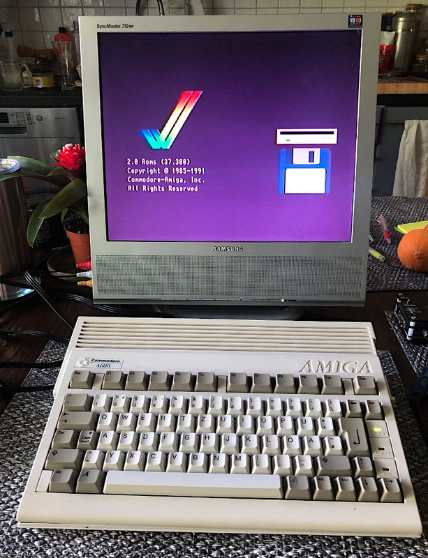 Amiga-600-very-first-boot.jpg
