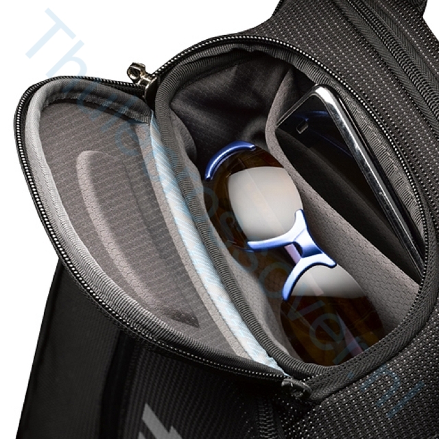 Thule_Crossover_20_Liter_Backpack_Travel_Bag_Crush_Pocket.jpg