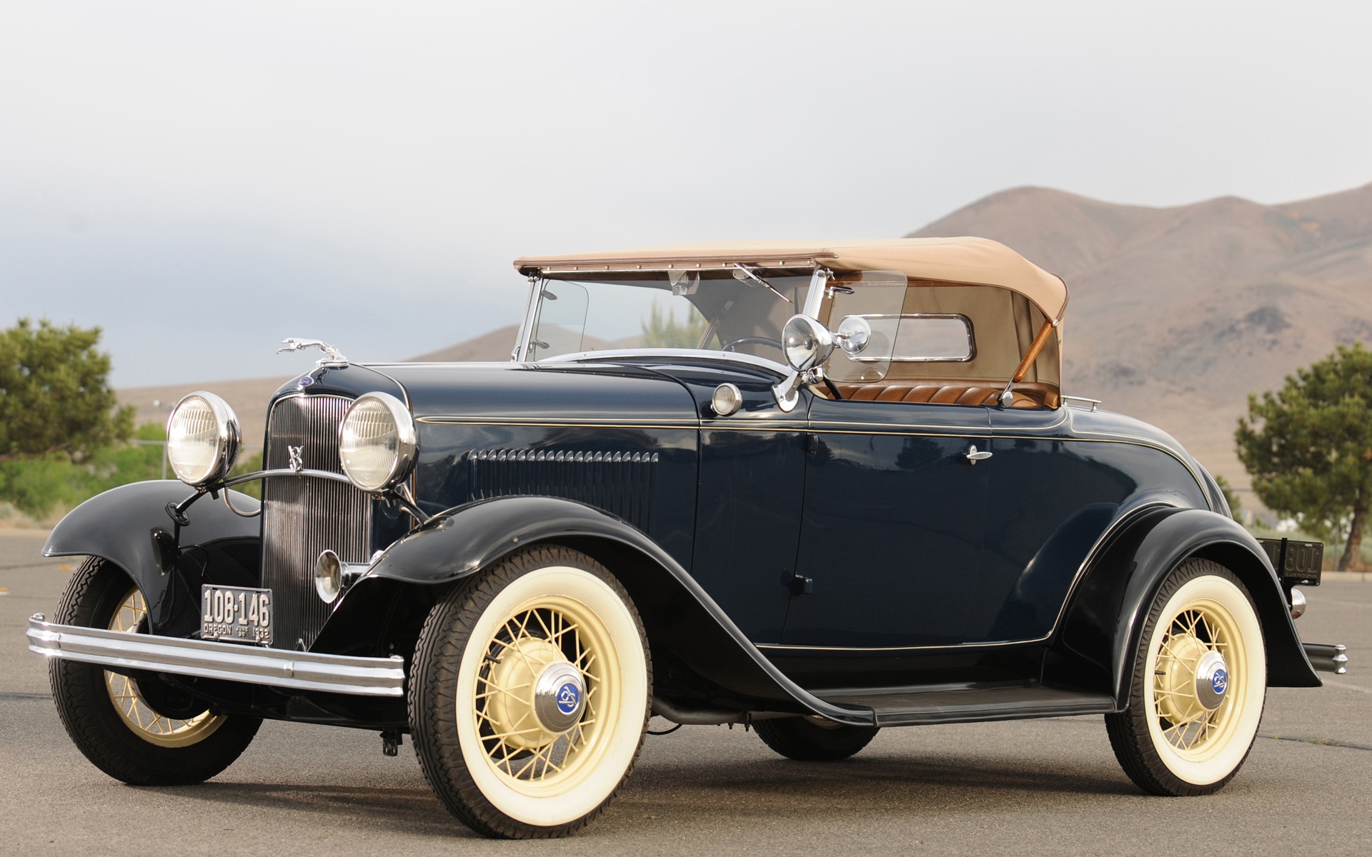 ford-v8-roadster-1932.jpg