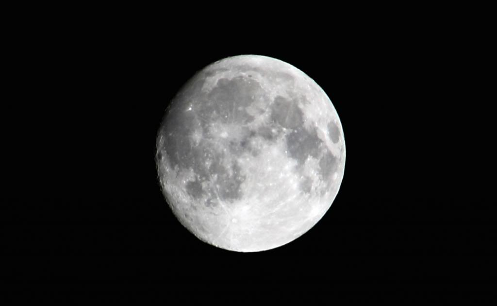 Moon1300x800.jpg