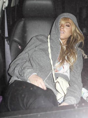 lindsay_lohan_car_passed_out_grey_hoodie_300x400_3000507.jpg